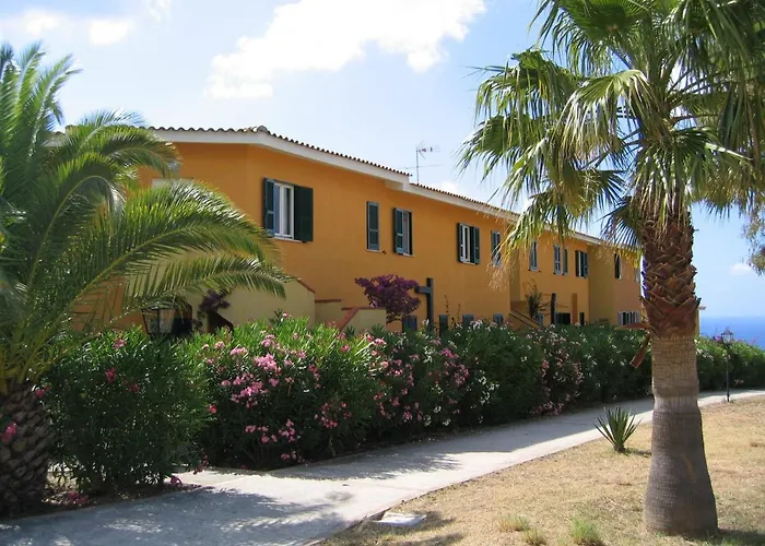 Casa Marzy- Charming Tropea Studio With Pool, Sea & Volcano Views